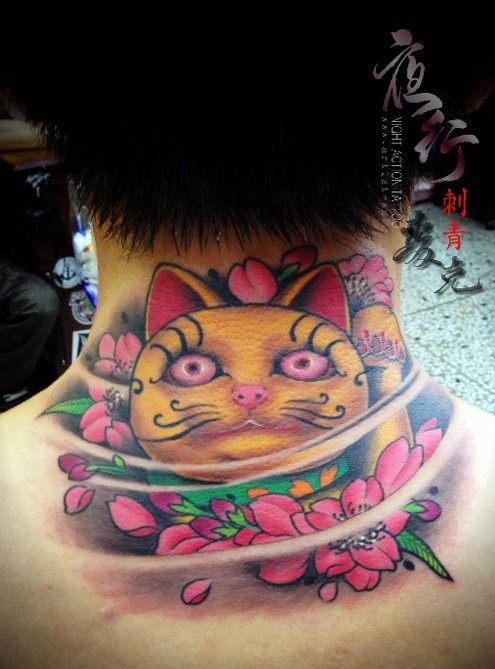 肩部可爱小熊猫纹身图片