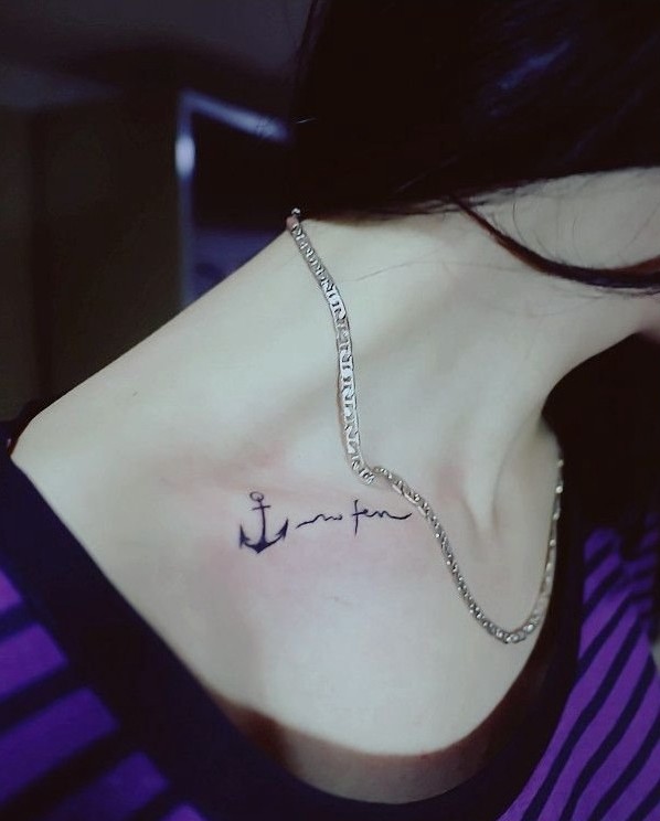 美女性感肩部花藤刺青图片