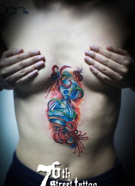 腹部漂亮的沙漏彼岸花纹身图案图片