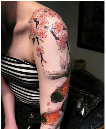 　手臂樱花金鱼纹身图案图片