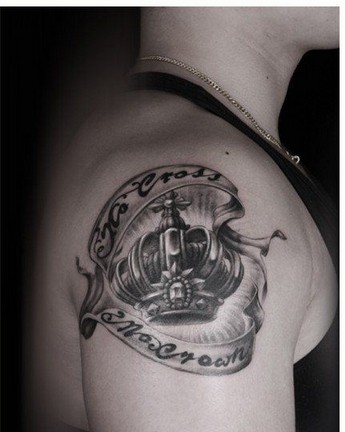 　男生手臂潮流精美的皇冠纹身图片