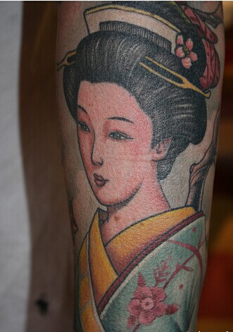 男人手臂古装美人纹身图片