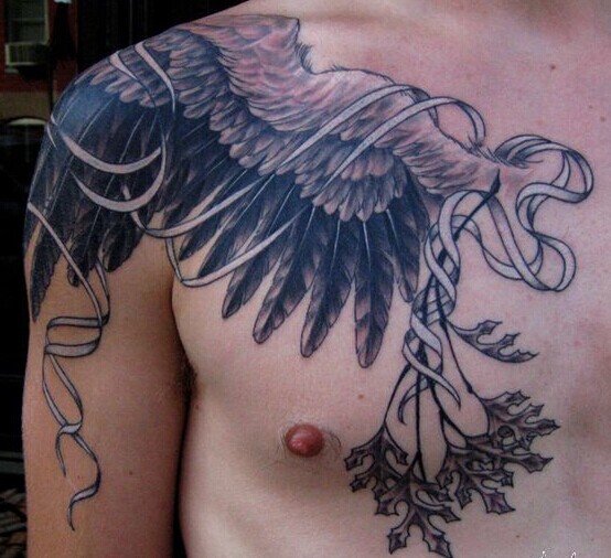 肩上雄鹰的翅膀彰显男人霸气纹身图片
