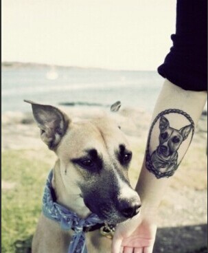 女生手部小狗宠物纹身图案图片