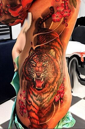 腰间令人非常震撼的老虎纹身图案图片