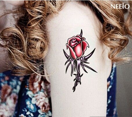 美女温馨好看玫瑰花纹身图案图片