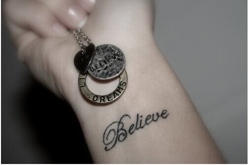 女生手部唯美高清英文纹身效果图图片