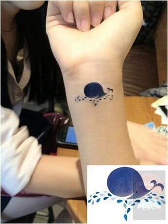 女生手部小清新鲸鱼纹身图片