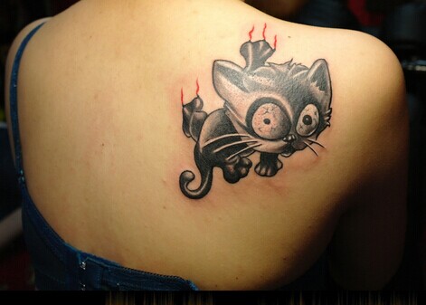 女生肩部唯美漂亮抽象可爱卡通猫纹身图片