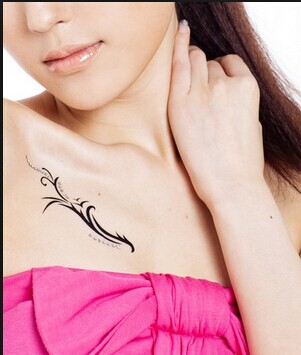 清纯女生胸部唯美清新花藤纹身图片