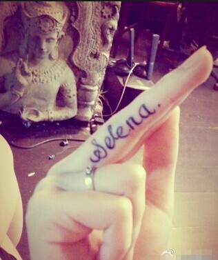 女生手指唯美好看英文纹身图片