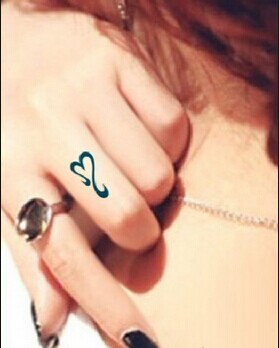 女生手指头清新唯美心形图腾纹身图片