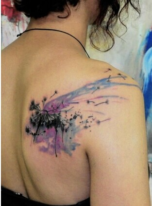 女生肩部清新漂亮蒲公英纹身图图片