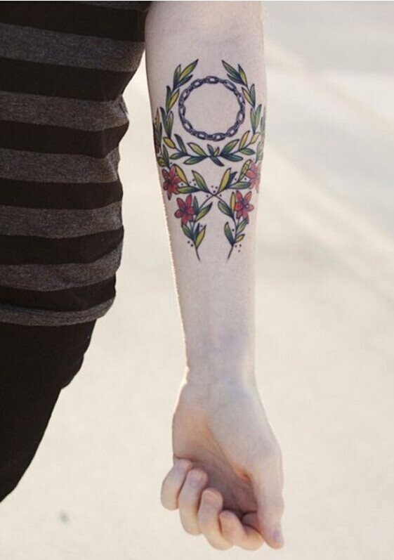 手臂小树叶纹身图案图片