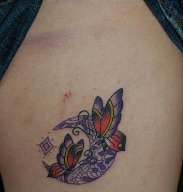 月亮蝴蝶纹身图案图片