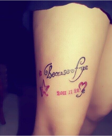 唯美漂亮的英文日期肩部纹身图图片