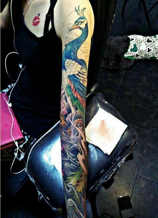 一款彩色凤凰半胛纹身图案图片