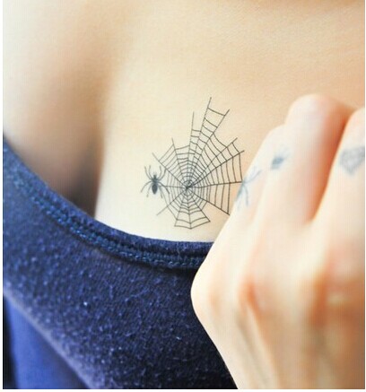 漂亮女生胸部清新唯美蜘蛛网纹身图图片缩略频道推荐图