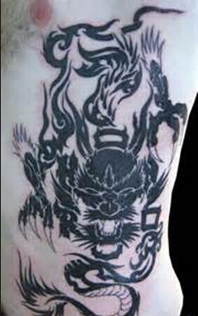 腰间很有创意的神兽骨架纹身图案推荐图片