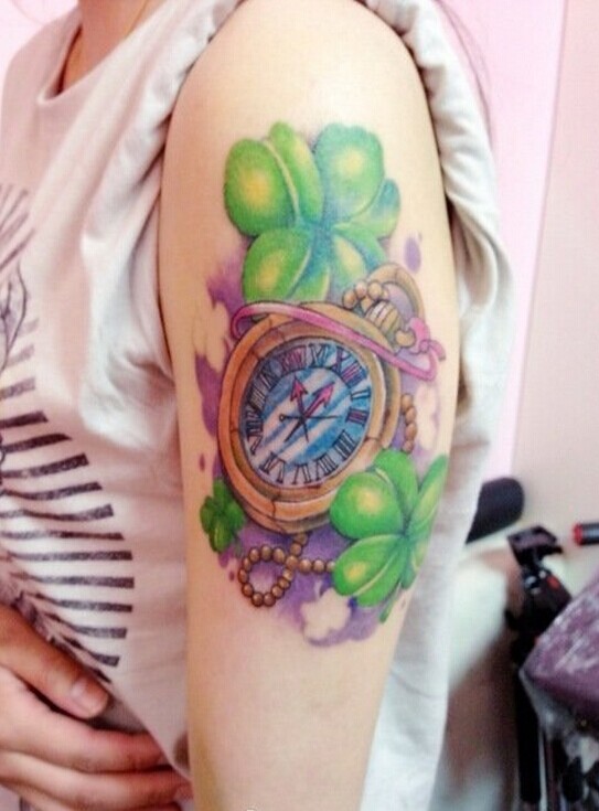 胳膊时钟四叶草纹身图案图片