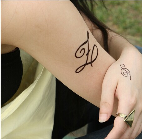 优美女生手部漂亮好看的图形纹身图片