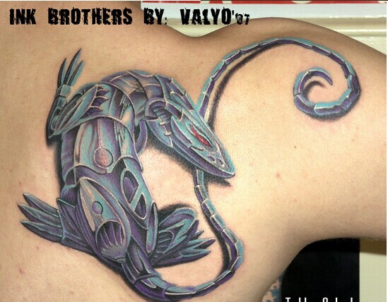 女生肩部经典机械蜥蜴漂亮纹身图片