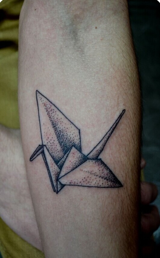 手臂点刺千纸鹤纹身图案图片