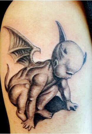 男生肩部经典欧美小恶魔纹身图图片