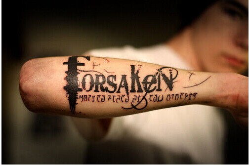 时尚帅哥手臂经典好看的英文纹身图图片