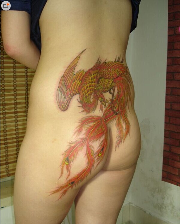 凤凰纹身图案臀部火红凤凰刺青纹身作图片