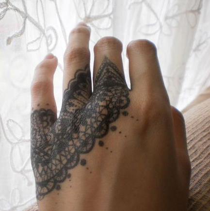 手部个性唯美蕾丝纹身图案欣赏图片