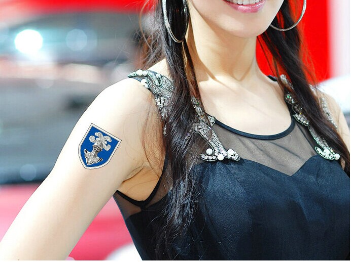 漂亮清纯美女肩部唯美清新的小图标纹图片