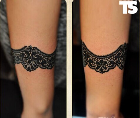 美女手臂潮流时尚的蕾丝纹身图案图片