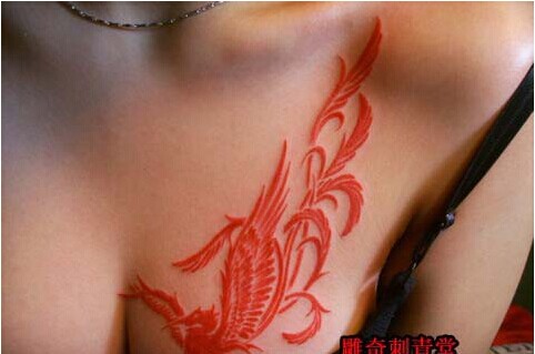 个性美女胸部性感凤凰纹身图案图片