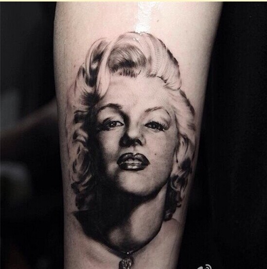 一款手臂人物肖像梦露纹身图案推荐图片