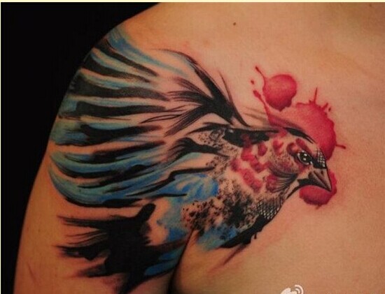 时尚女性肩部鸽子纹身图案推荐 图片