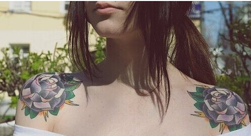 美女肩膀玫瑰花纹身图案推荐图片