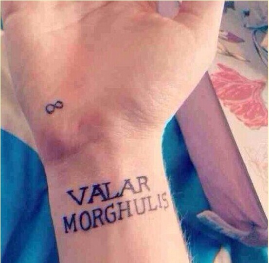 女性漂亮手腕字母纹身图片图片