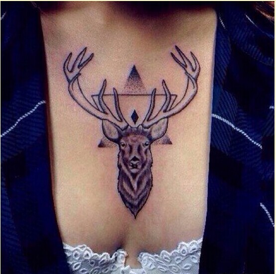 性感女性胸口羚羊纹身图案欣赏图片