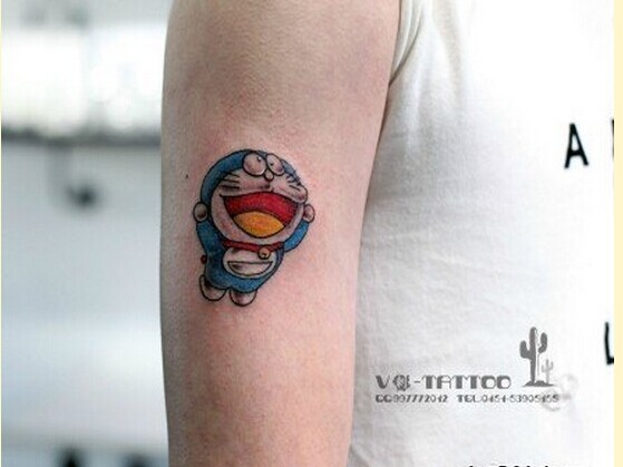 一款男性手臂机器猫纹身图案推荐图片