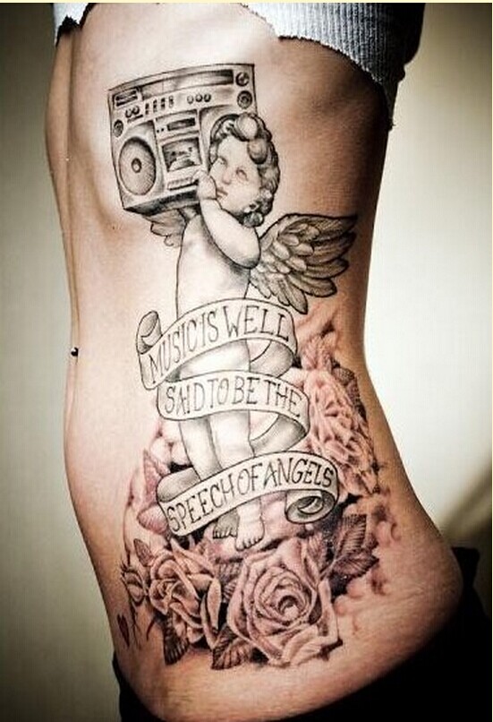 侧腰个性时尚天使字母玫瑰花纹身图案图片