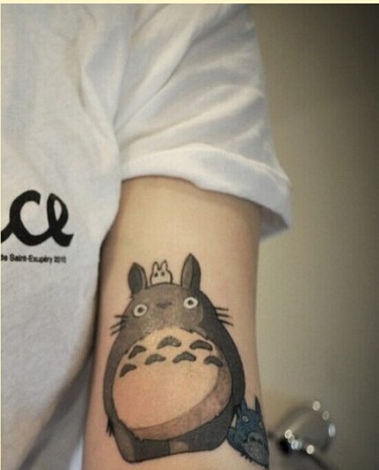 一款手臂个性龙猫纹身图案推荐图片