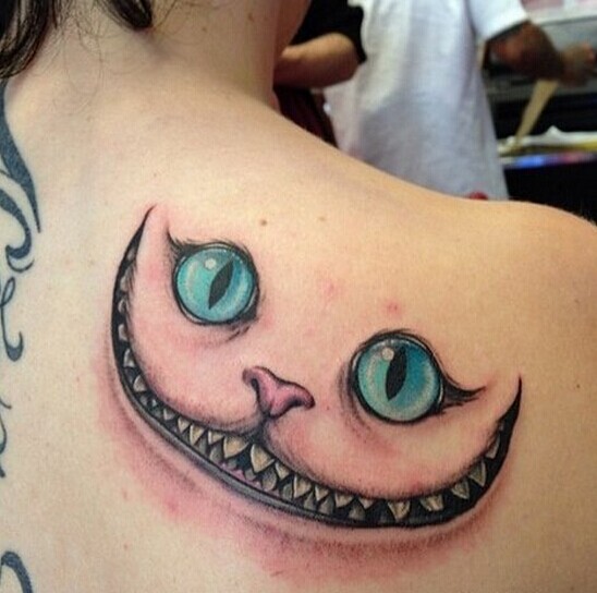 一款女性肩背猫咪纹身图案推荐图片