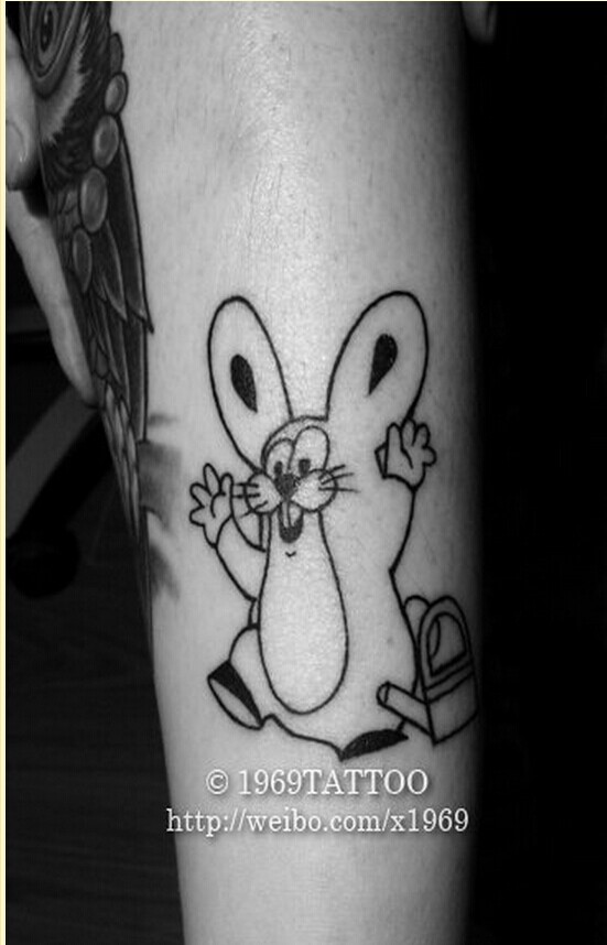 漂亮手部兔子纹身图案图片