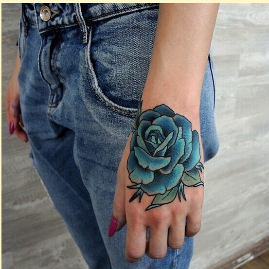 女性漂亮手部玫瑰花纹身图案图片