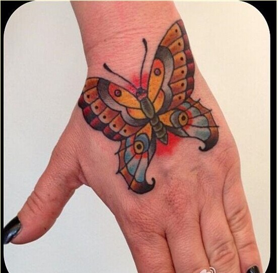 个性手部漂亮蝴蝶纹身图案图片