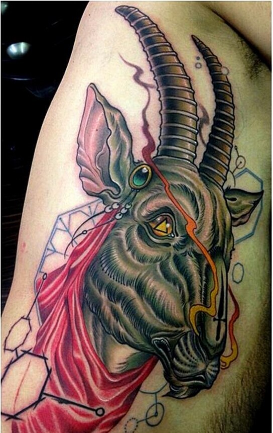 侧腰时尚漂亮彩色羚羊纹身图片图片