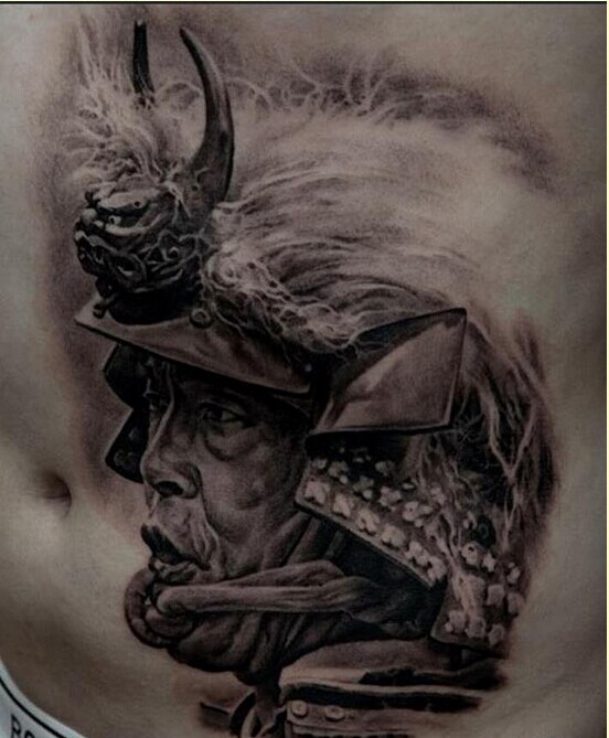 一款时尚个性侧腰武士纹身图案图片