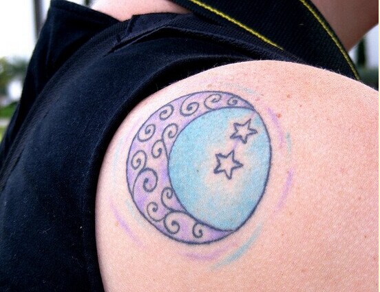 肩部漂亮月亮纹身图案欣赏图片
