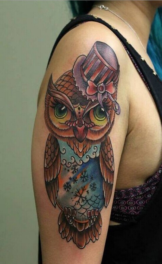女性手臂个性猫头鹰纹身图案图片